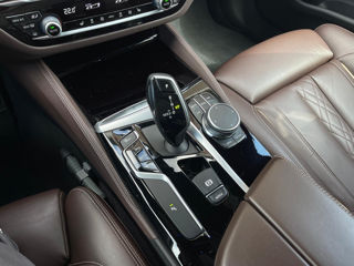 BMW 5 Series foto 10