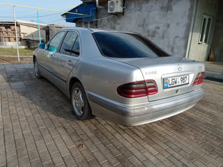 Mercedes E-Class foto 5