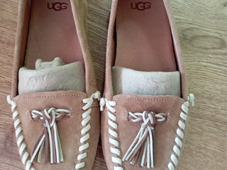 UGG