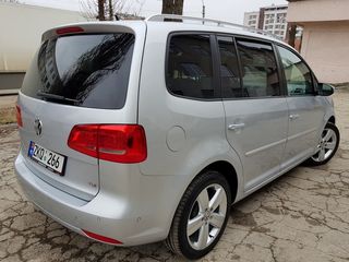 Volkswagen Touran foto 2