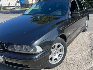 BMW 5 Series foto 1