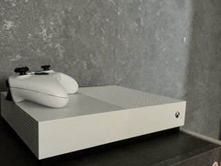 Срочно продаю xbox one s 1 TB foto 2