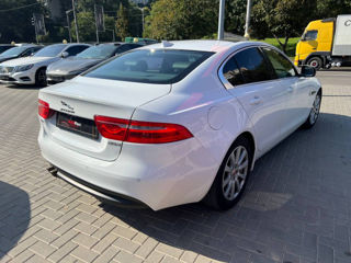 Jaguar XE foto 3