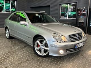 Mercedes C-Class foto 1