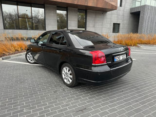 Toyota Avensis foto 3