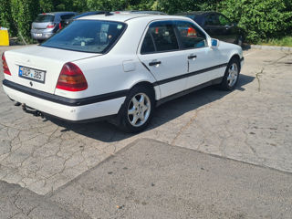 Mercedes C-Class foto 3