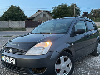 Ford Fiesta foto 1