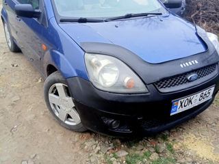 Ford Fiesta foto 5