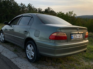 Toyota Avensis foto 4