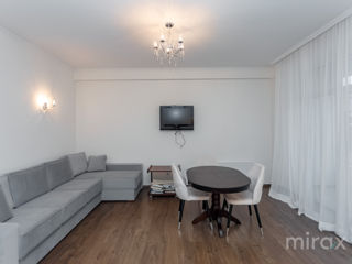 Apartament cu 2 camere, 65 m², Centru, Chișinău foto 2