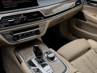 BMW 7 Series foto 11