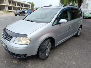 Volkswagen Touran foto 2