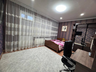 Apartament cu 2 camere, 74 m², Buiucani, Chișinău foto 3