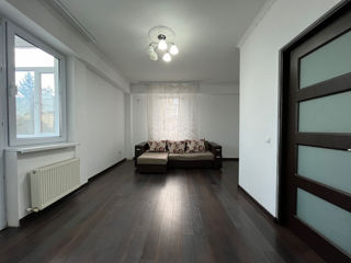 Apartament cu 2 camere, 77 m², Poșta Veche, Chișinău foto 3