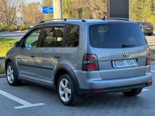 Volkswagen Touran foto 2