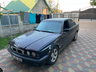 BMW 5 Series foto 1