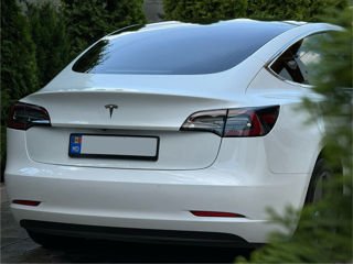 Tesla Model 3 foto 4