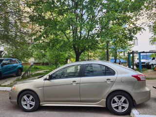 Mitsubishi Lancer фото 2