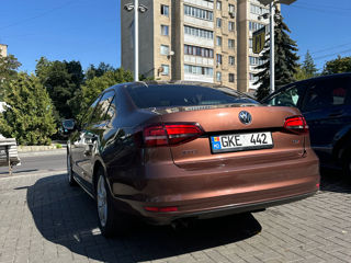 Volkswagen Jetta foto 2