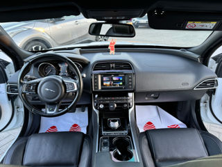 Jaguar XE foto 8