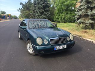 Mercedes E Class foto 1