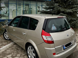 Renault Grand Scenic foto 4