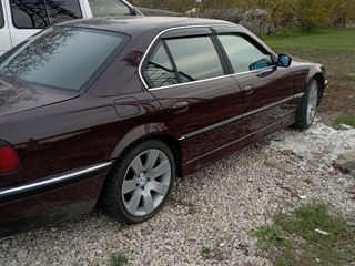 BMW 7 Series foto 2