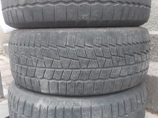 235/55  R17  3 roţi cu 700 lei