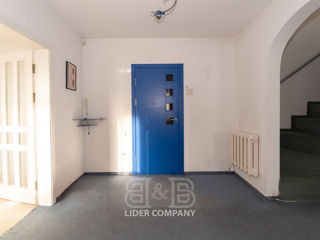 Apartament cu 4 camere, 138 m², Buiucani, Chișinău foto 4