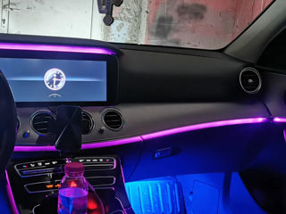 Ambient light. Instalam lumina led RGB in salon auto calitativ si cu garantie.