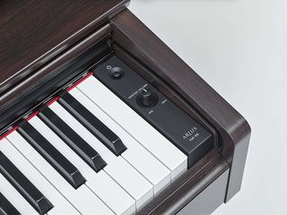 Yamaha YDP-103 arius - pian digital, 88 clape, 10 voci, 64 note polifonice, 3 pedale foto 3