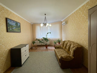 Apartament cu 2 camere, 73 m², Botanica, Chișinău foto 2