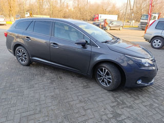 Toyota Avensis foto 4