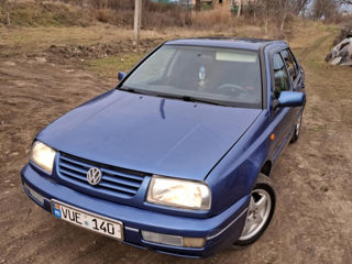 Volkswagen Vento foto 4