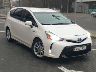 Toyota Prius v