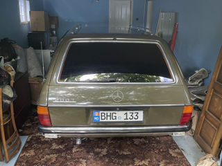 Mercedes Series (W123) foto 10