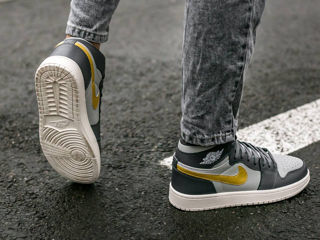 Nike Air Jordan 1 Retro High Grey/Yellow Women's foto 9