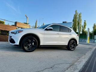 Alfa Romeo Stelvio foto 2