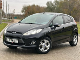 Ford Fiesta foto 2