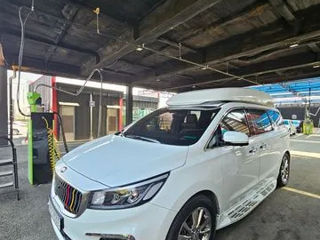 KIA Carnival foto 1