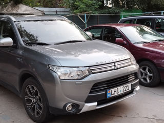 Mitsubishi Outlander foto 1