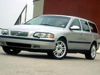 Dezmembrez Volvo V70. 2004