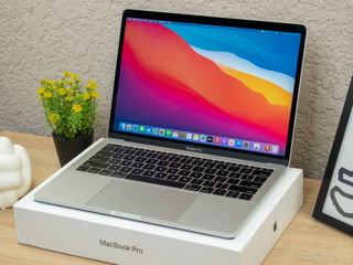 Macbook Pro 13 2017/ Core I5 7360U/ 8Gb Ram/ 256Gb SSD/ 13.3" Retina Display!!!