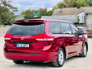 Toyota Sienna foto 6