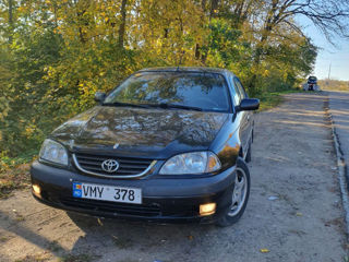 Toyota Avensis foto 2