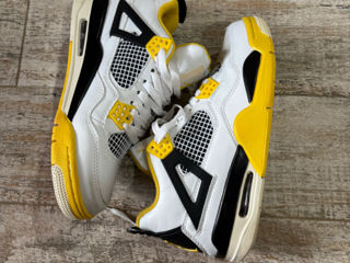 Jordan 4 ,,Vivid Sulfur