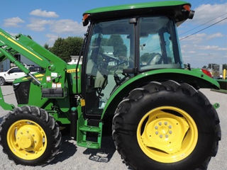 de vanzare tractor John Deere 5075E foto 2