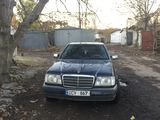 Mercedes Series (W124) foto 1