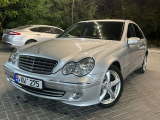 Mercedes C-Class foto 8