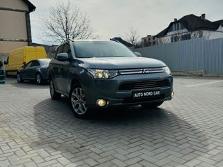 Mitsubishi Outlander foto 2